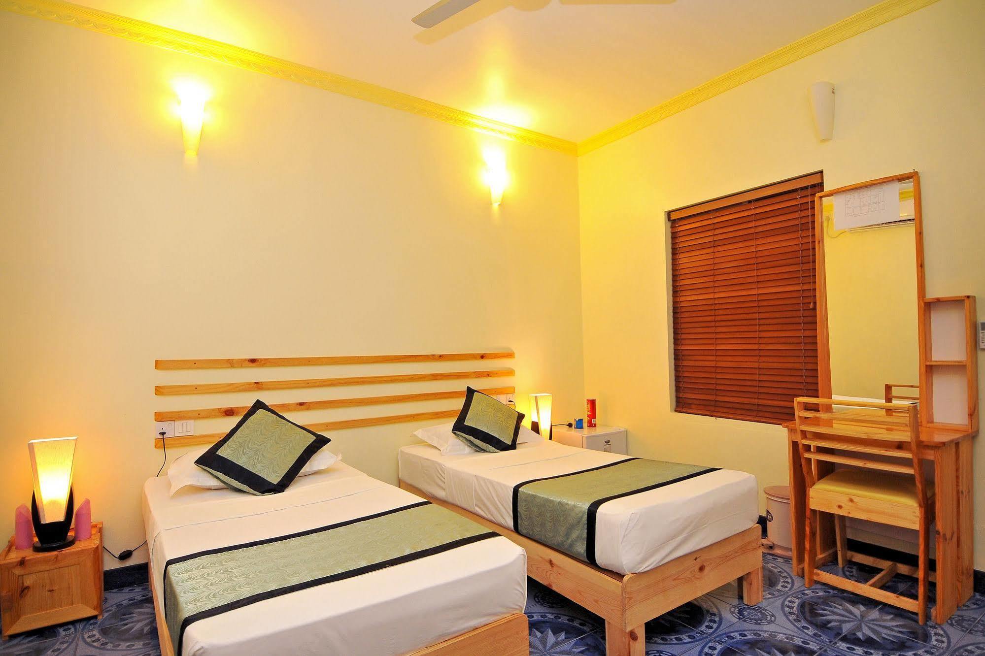 Arena Lodge Sky Maafushi Eksteriør bilde