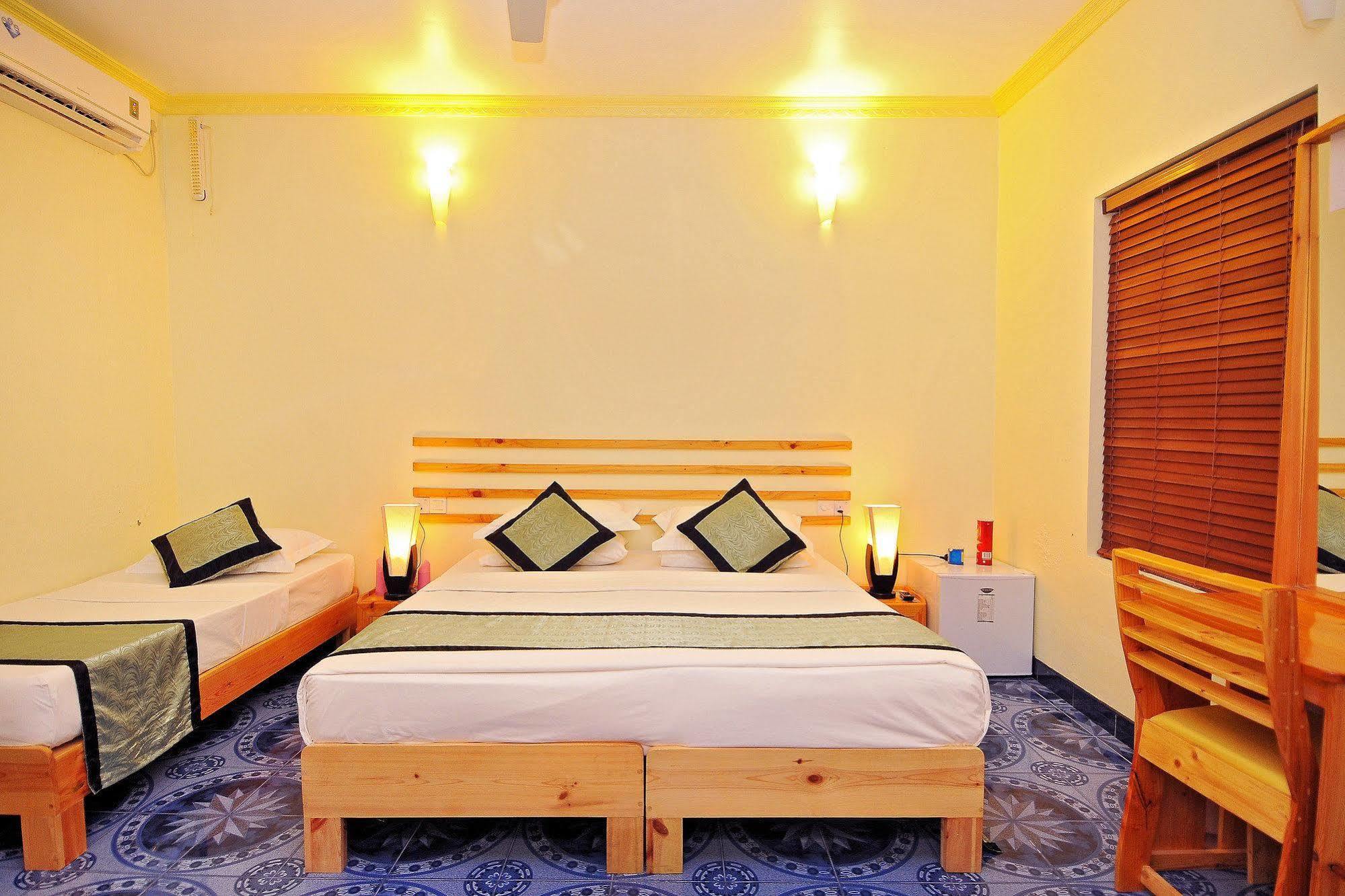 Arena Lodge Sky Maafushi Eksteriør bilde