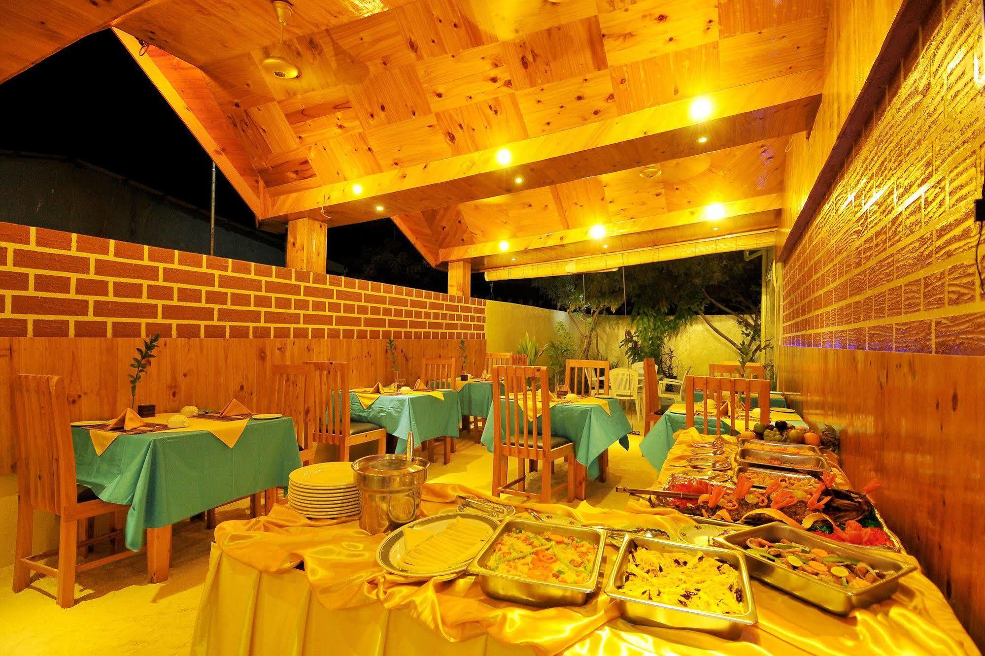 Arena Lodge Sky Maafushi Eksteriør bilde