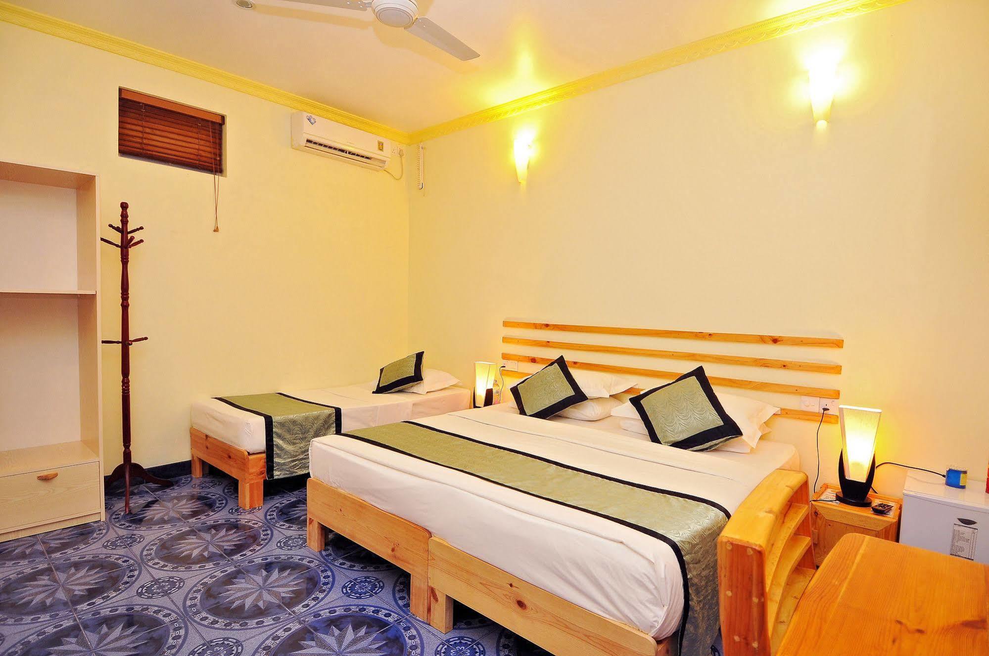 Arena Lodge Sky Maafushi Eksteriør bilde